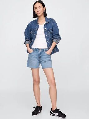 NWT Gap 5" Mid Rise Soft Denim Shorts Medium Wash